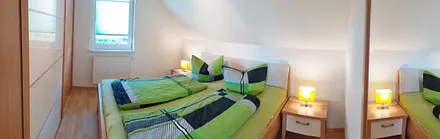 Schlafzimmer mit Doppelbett 180x200