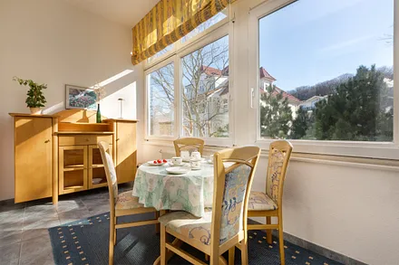 Die Küche ist nach Südosten ausgerichtet.