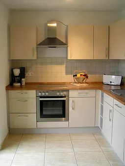 Küche ( Geschirrspüler, Mikrowelle, Backofen, Herd-Ceranfeld)