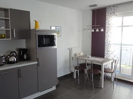 offene Küche mit Esstisch