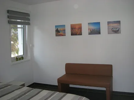 großzügiges Schlafzimmer