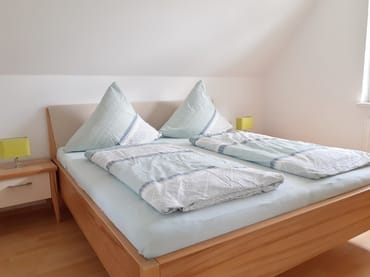 Schlafzimmer mit Doppelbett 180 x 200