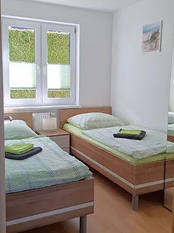 Schlafzimmer mit 2 Einzelbetten ( 90 x 200)
