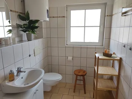 Geräumiges Duschbad