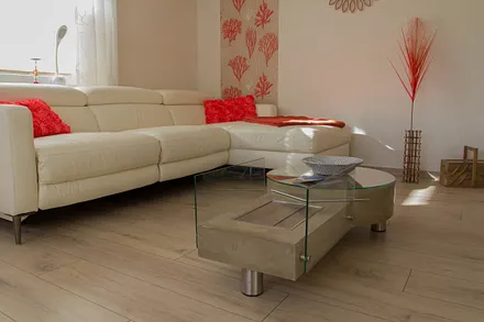 Wohnzimmer mit Tischkamin