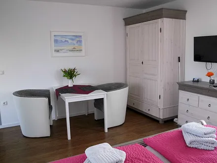 Ess-/Sitzplatz Wohn-/Schlafraum