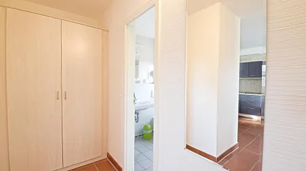 Einbauschränke im Flur und Schlafzimmer