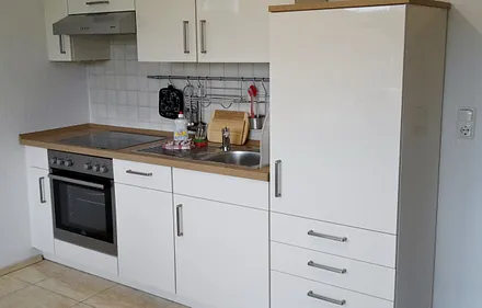 neue Küche mit Geschirrspüler
