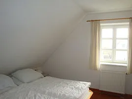 Schlafzimmer mit Doppelbett