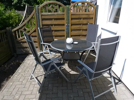 gemütliche Zeit beim Frühstück im Freiem