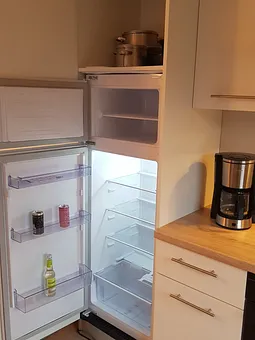 Kühlschrank, Gefrierschrank, Kaffeemaschine