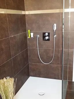 Große Walk-In-Regen-Dusche