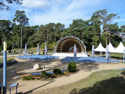 Kultur-Strandmuschel auf dem Weg zum Strand