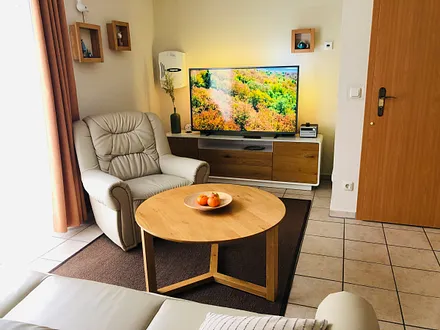 Gemütliche Sitzecke mit Smart-TV und Radio/CD/Bluetooth