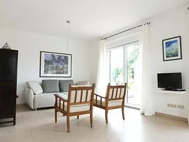 großzügiges Wohnzimmer