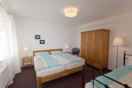 Daybed 200x80 , Daybed und Kleiderschrank