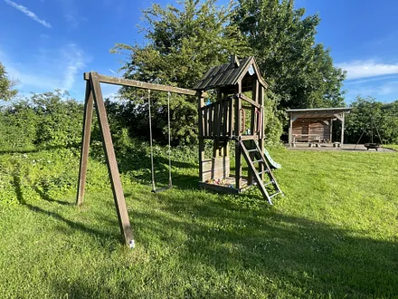 auch beim Grillen - die Kinder immr im Blick