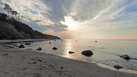 Dieser Strand erwartet Sie.