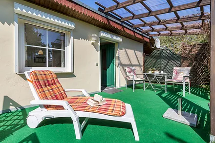 Hier der Blick auf die nach Südosten ausgerichtete Terrasse.