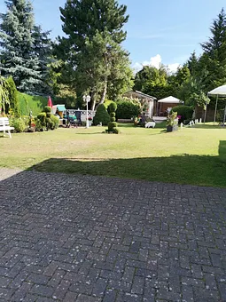 Sitzecken auf dem Grundstück