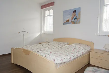 Haus Lotsenberg - Ferienwohnung Abendrot - Schlafzimmer