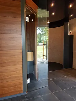 Sauna/Infrarotkabine sowie Saunadusche 