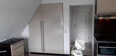 Blick vom Wohn-und Schlafzimmer in den Flur