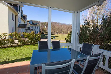 Terrasse mit Esstisch