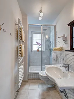 Bad mit DU/WC und Fön