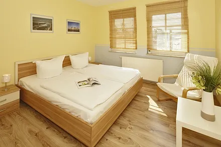 Doppelbett im Schlafzimmer