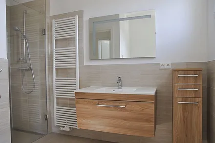 Bad mit ebenerdiger Dusche