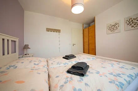 Schlafzimmer mit Doppelbett ( 160/200 )