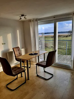Esstisc, neue Stühle und Weite