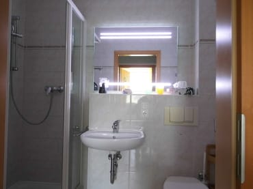 Wohlfühlbad mit Dusche