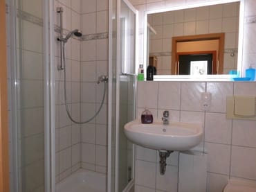 Wohlfühlbad mit Dusche