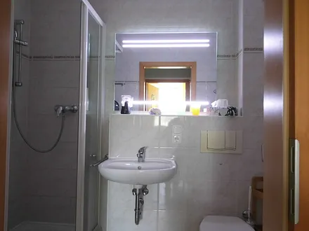 Wohlfühlbad mit Dusche
