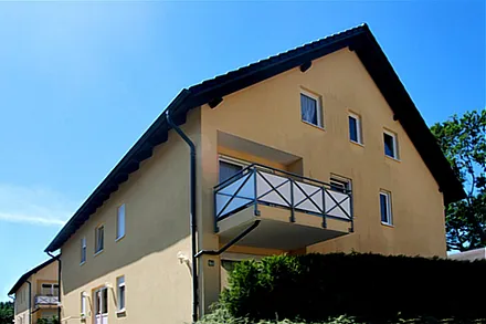 Balkon mit viel Morgensonne und Küstenwald