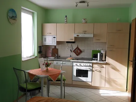 Wohnbereich und Essbereich mit Morgensonne