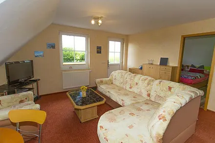 Wohnbereich mit Schlafcouch 