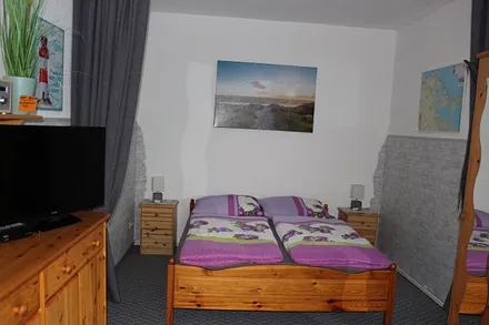 Blick vom Wohnbereich in den Schlafbereich