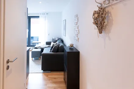 Blick vom Flur zum Wohnzimmer 