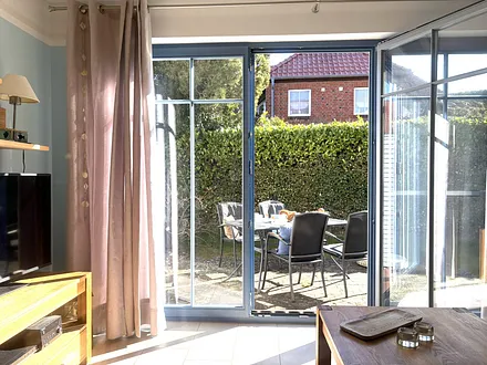 Schöner Sitzbereich für sonnige Frühstücke