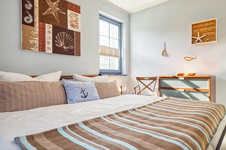 Schlafzimmer mit Doppelbett 180 x 200 cm