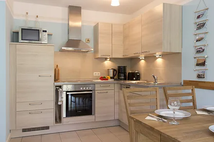 Sehr gut ausgestatteter Küchenbereich