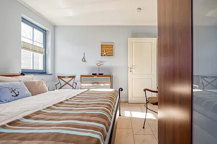 ...natürlich mit ausreichenden Ablagemöglichkeiten in den Schränken.