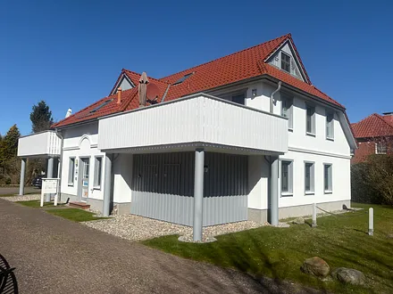 Erdgeschosswohnung mit eigenem Garten, eigenem Fahrradschuppen und eigenem Parkplatz