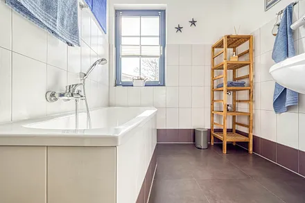 ....und großzügiger Ablagefläche