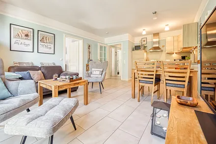 Küchen- und Essbereich für vier Personen