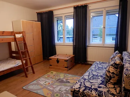 Schlafraum 2 mit Doppelstockbett und ausziehbarer Schlafcouch
