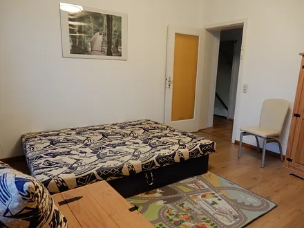 Schlafraum 2 mit Doppelstockbett und ausgezogener Schlafcouch